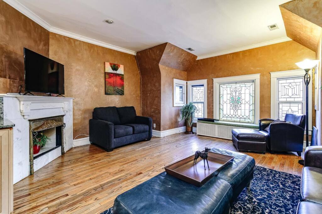 Historic And Unique Brownstone In Gold Coast - Downtown - 3 Apartment ชิคาโก ภายนอก รูปภาพ