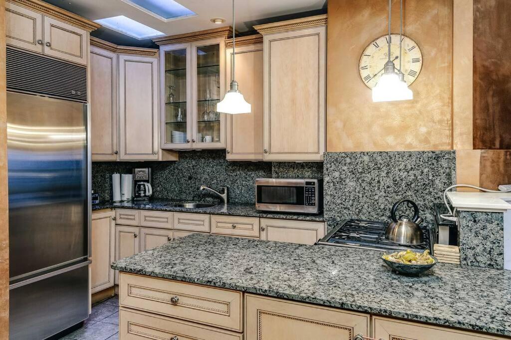 Historic And Unique Brownstone In Gold Coast - Downtown - 3 Apartment ชิคาโก ภายนอก รูปภาพ