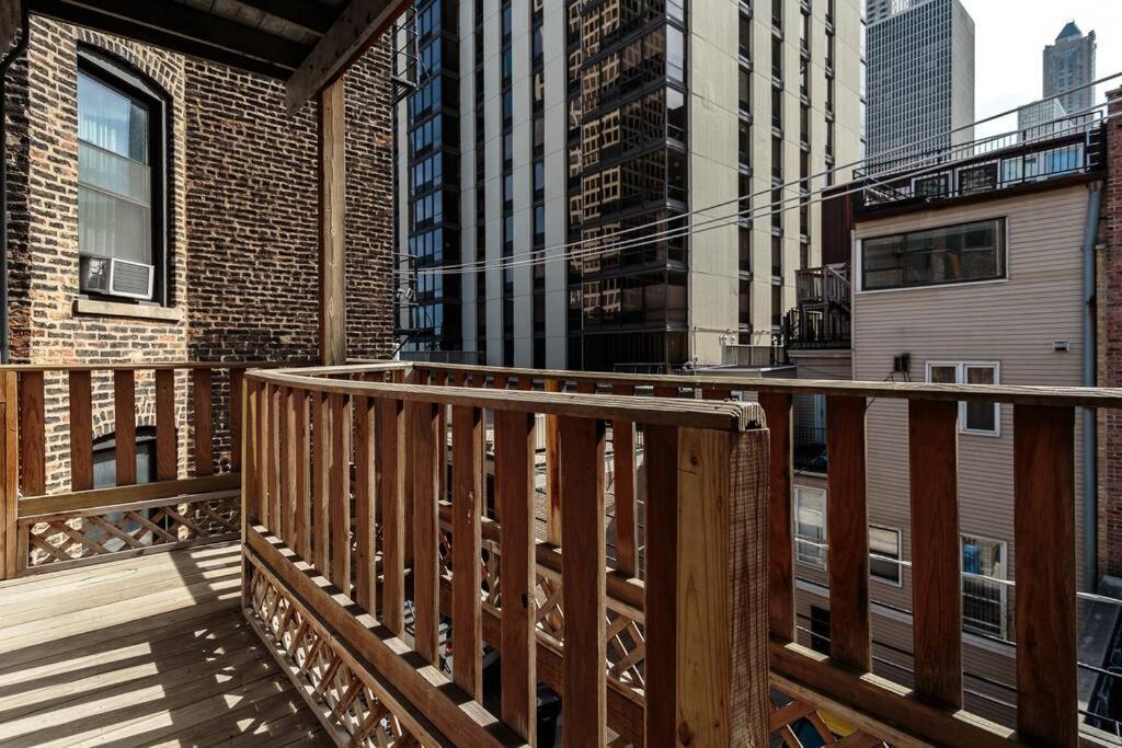Historic And Unique Brownstone In Gold Coast - Downtown - 3 Apartment ชิคาโก ภายนอก รูปภาพ