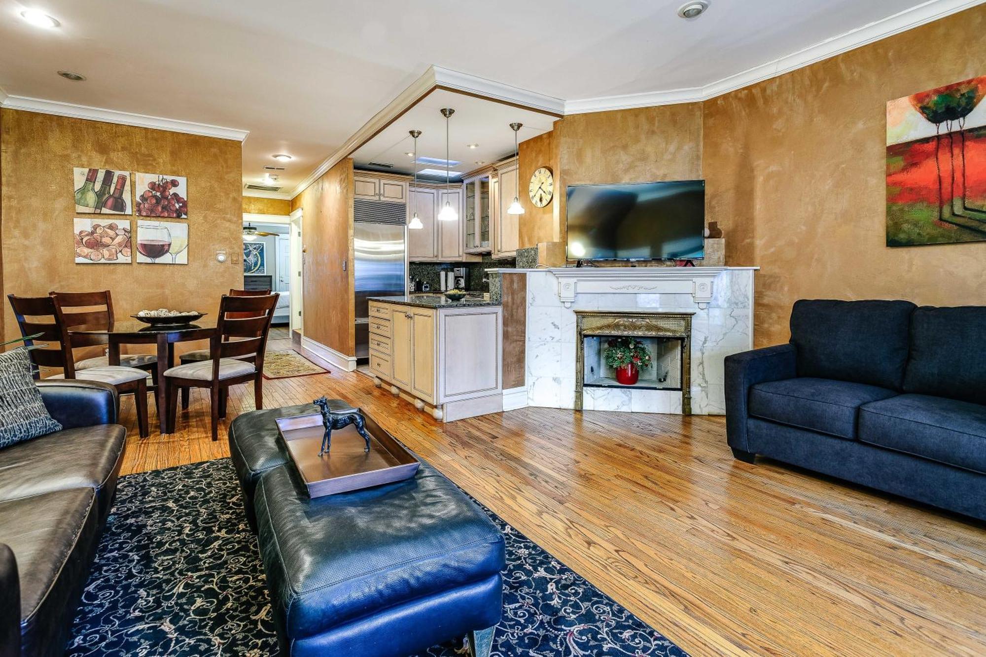 Historic And Unique Brownstone In Gold Coast - Downtown - 3 Apartment ชิคาโก ภายนอก รูปภาพ